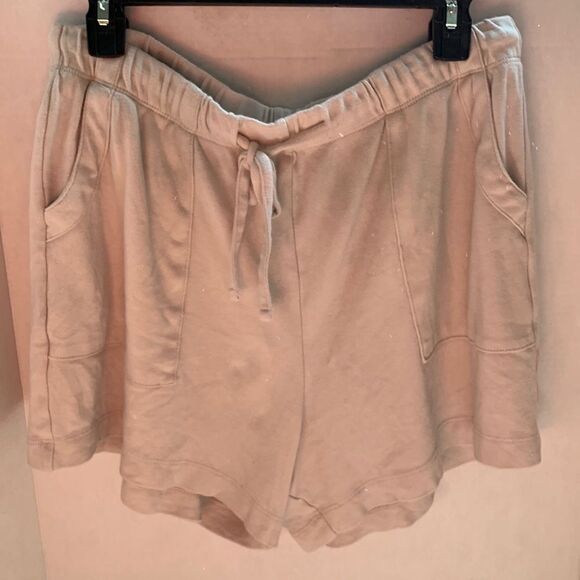 ZENANA size extra large leisure shorts. Cream color with elastic waist. - Picture 1 of 7